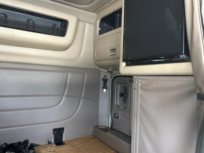2020 Peterbilt 389 — photo 12