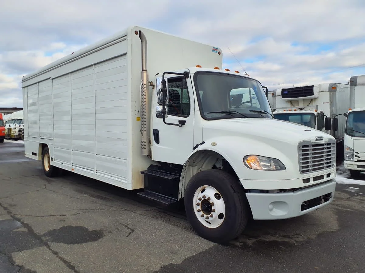 2016 Freightliner M2 106 - image 3