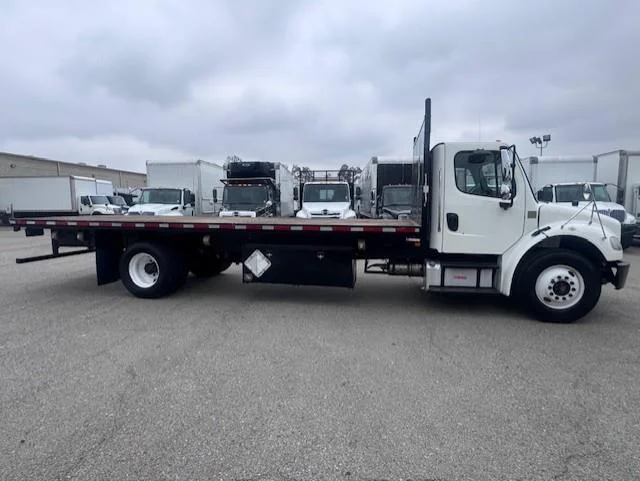 2019 Freightliner M2 106 — photo 5