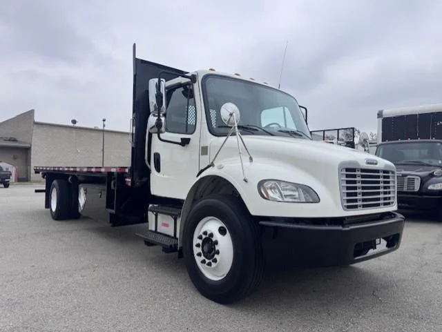 2019 Freightliner M2 106 — photo 4