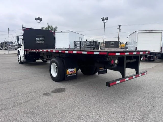 2019 Freightliner M2 106 — photo 8