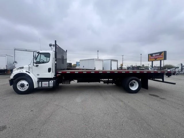 2019 Freightliner M2 106 — photo 9