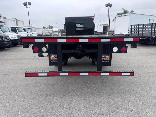 2019 Freightliner M2 106 — photo 7