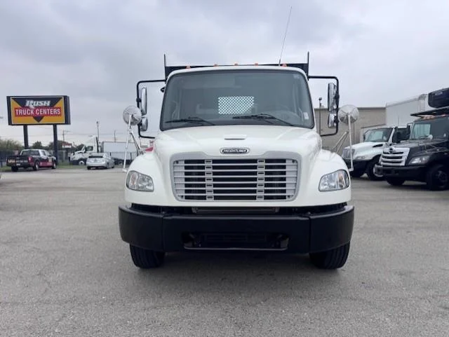 2019 Freightliner M2 106 — photo 3