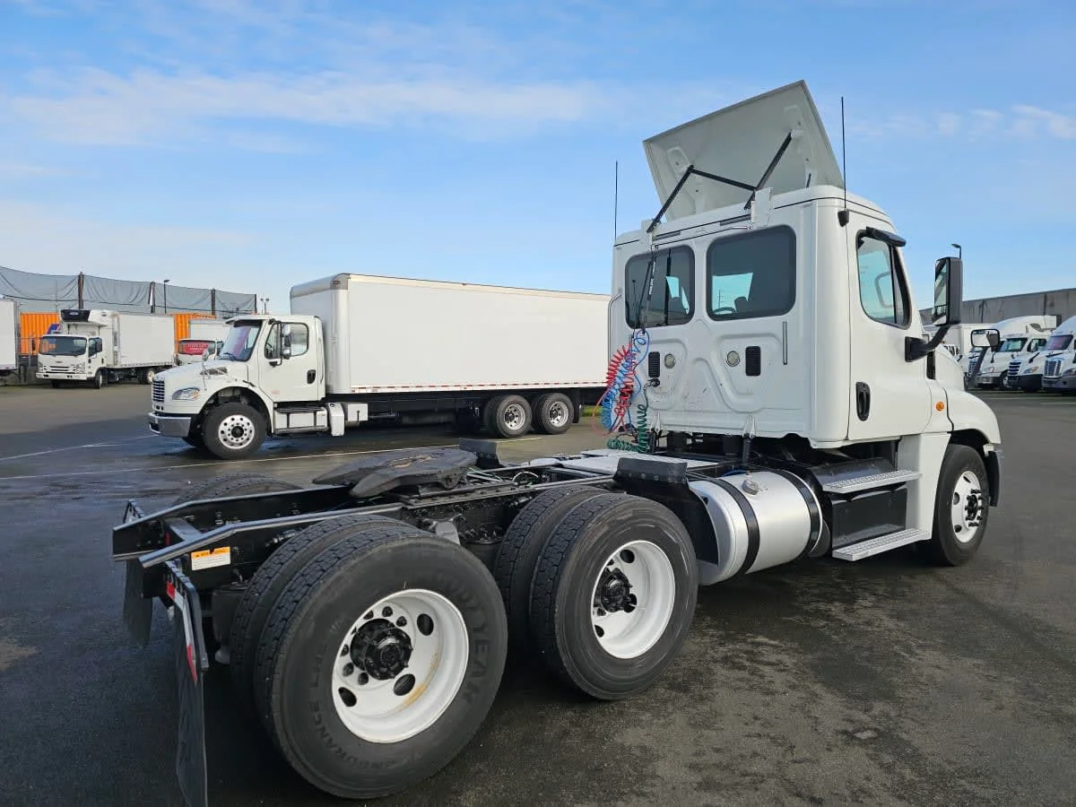2016 Freightliner Cascadia in Tacoma, WA — photo 4