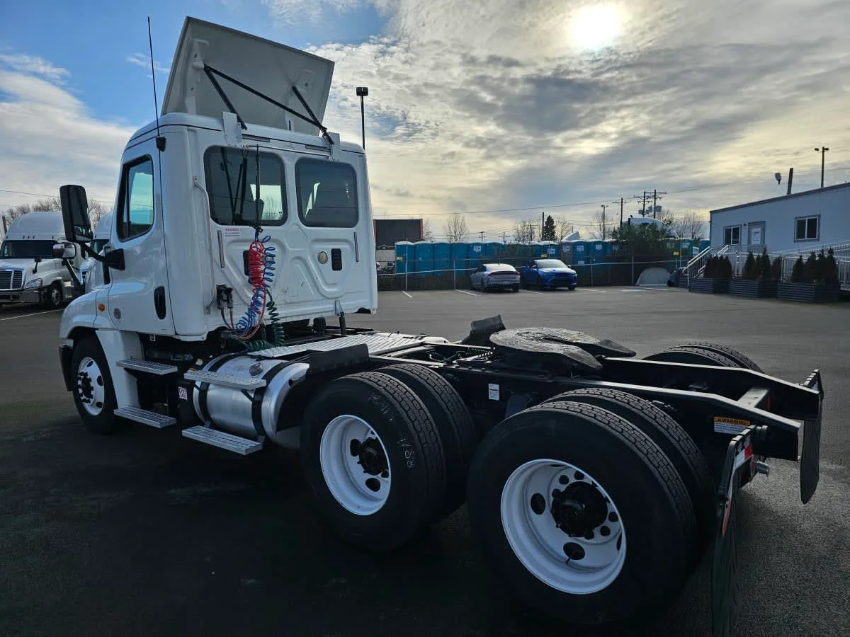2016 Freightliner Cascadia in Tacoma, WA — photo 6