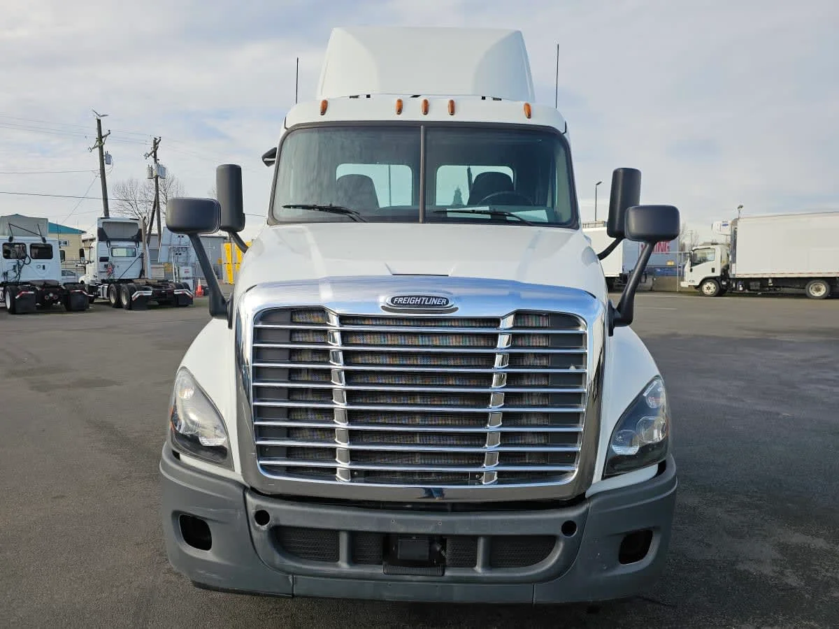 2016 Freightliner Cascadia in Tacoma, WA — photo 2