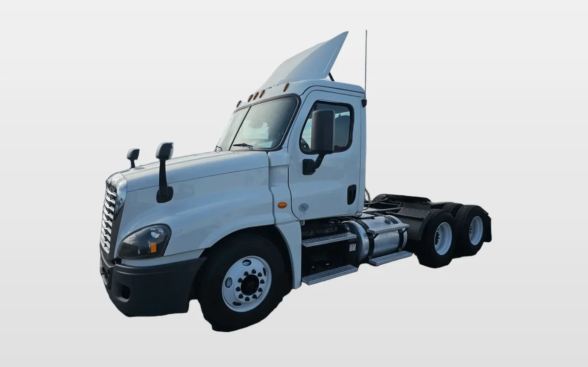 2016 Freightliner Cascadia - image 1