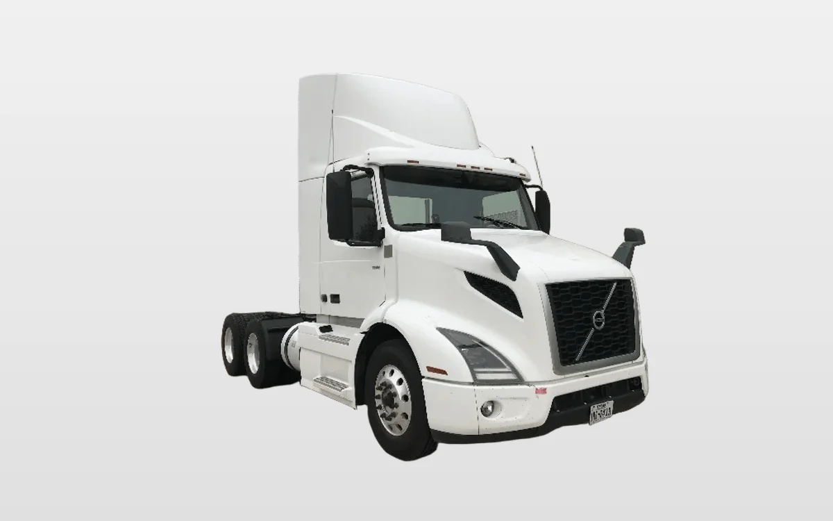 2020 Volvo VNR 640 - image 1