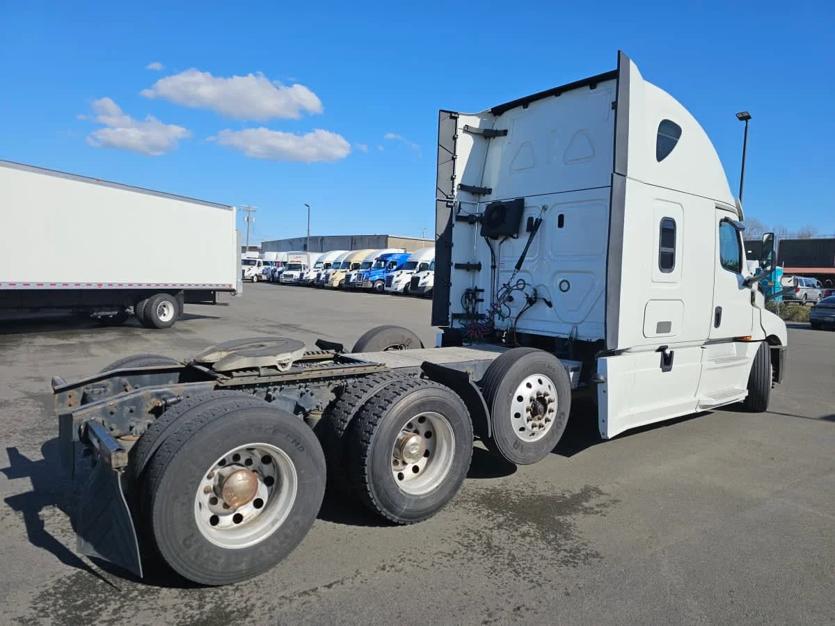 2020 Freightliner Cascadia in Tacoma, WA — photo 4