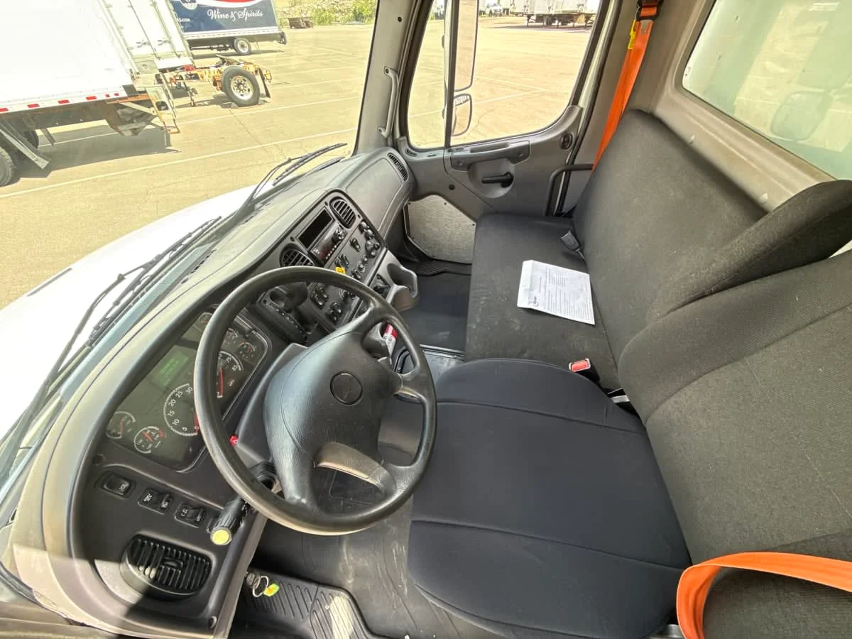 2020 Freightliner M2 106 in Taylor, MI — photo 7