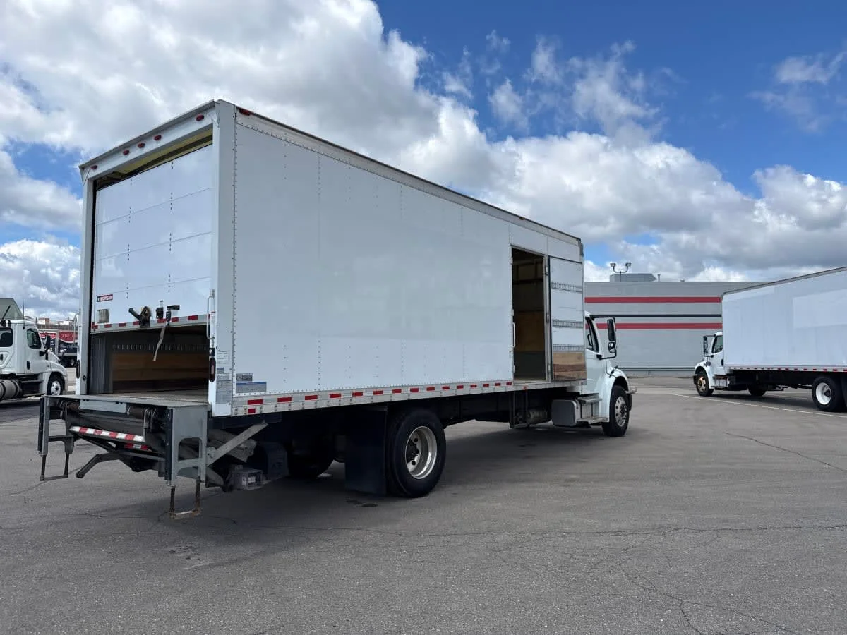 2020 Freightliner M2 106 in Taylor, MI — photo 4