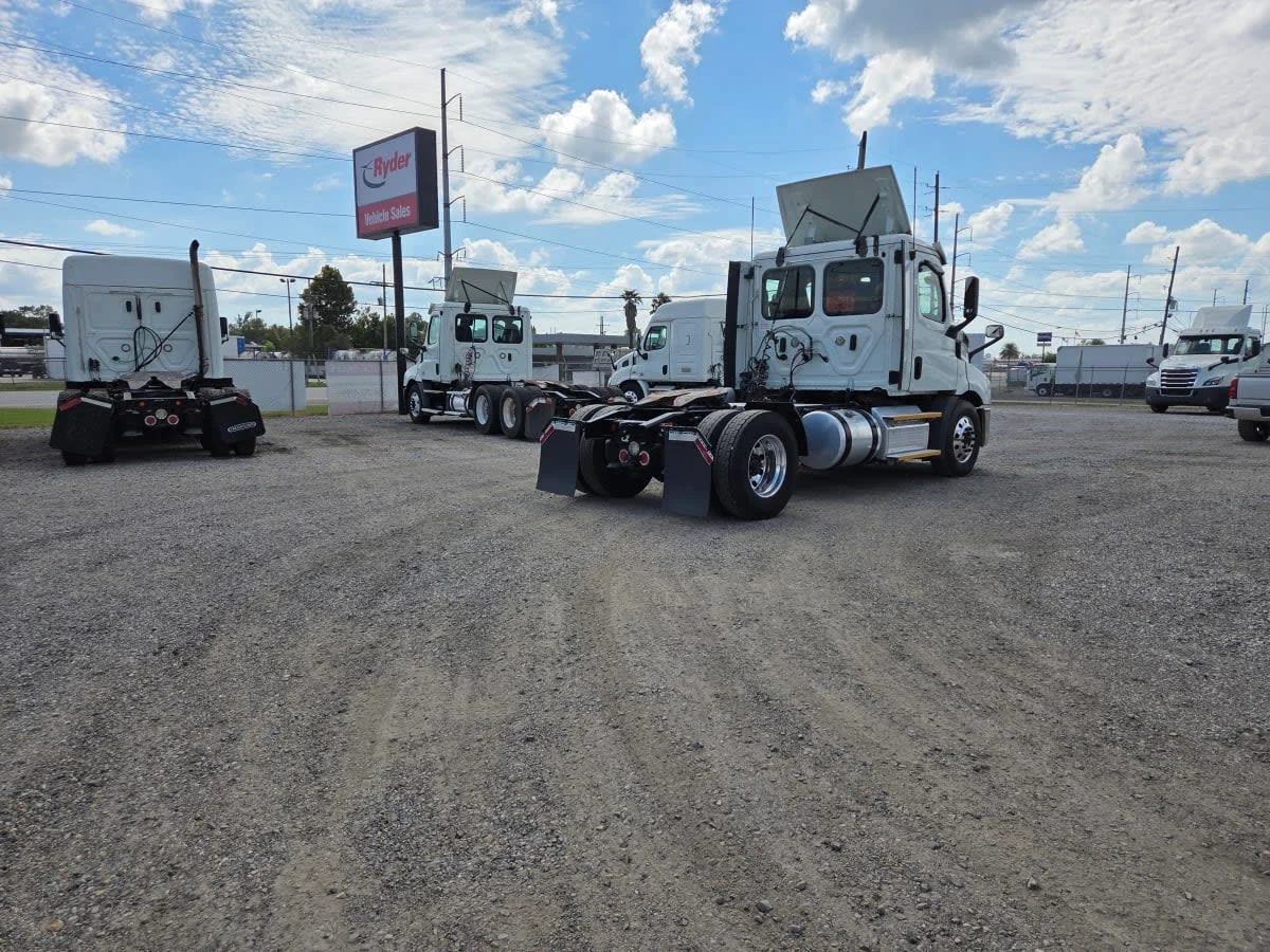 2020 Freightliner Cascadia in St. Rose, LA — photo 4
