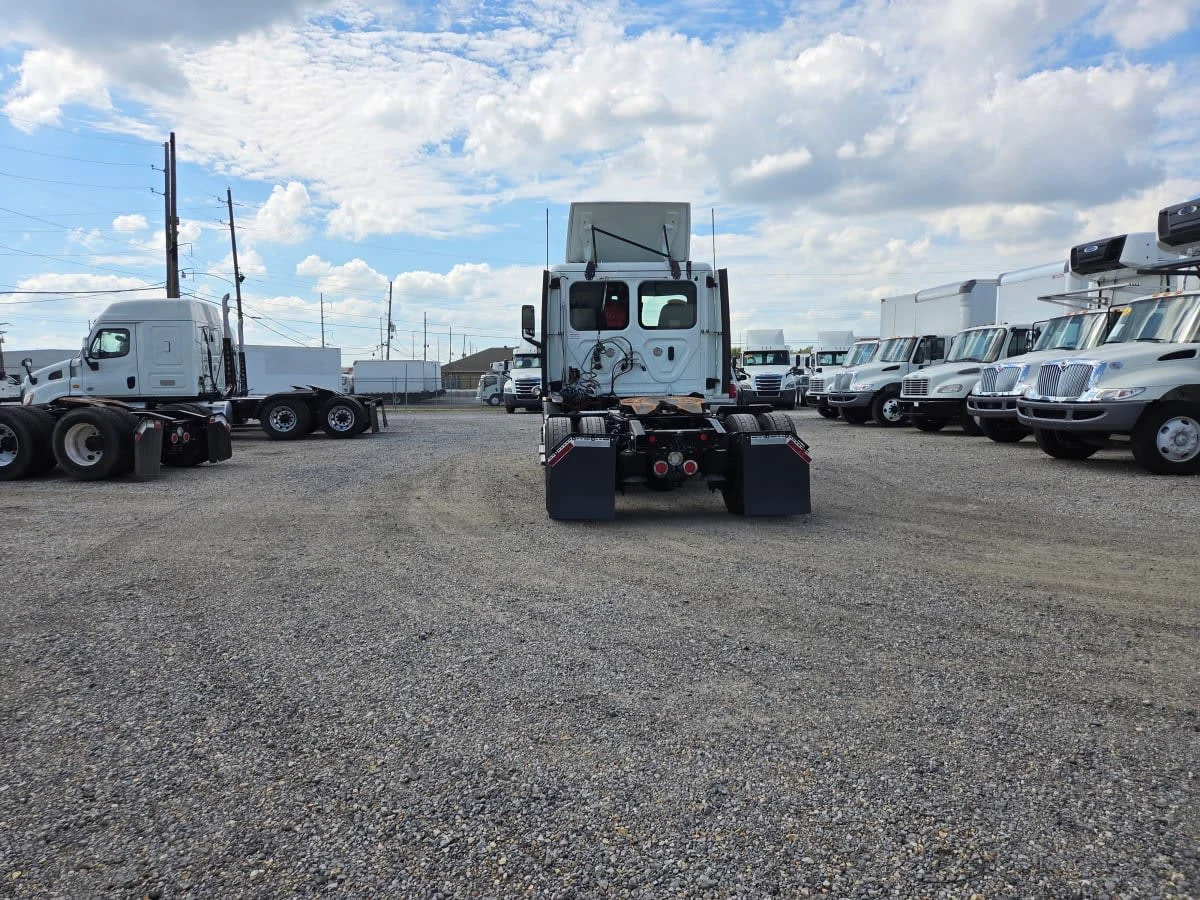 2020 Freightliner Cascadia in St. Rose, LA — photo 5