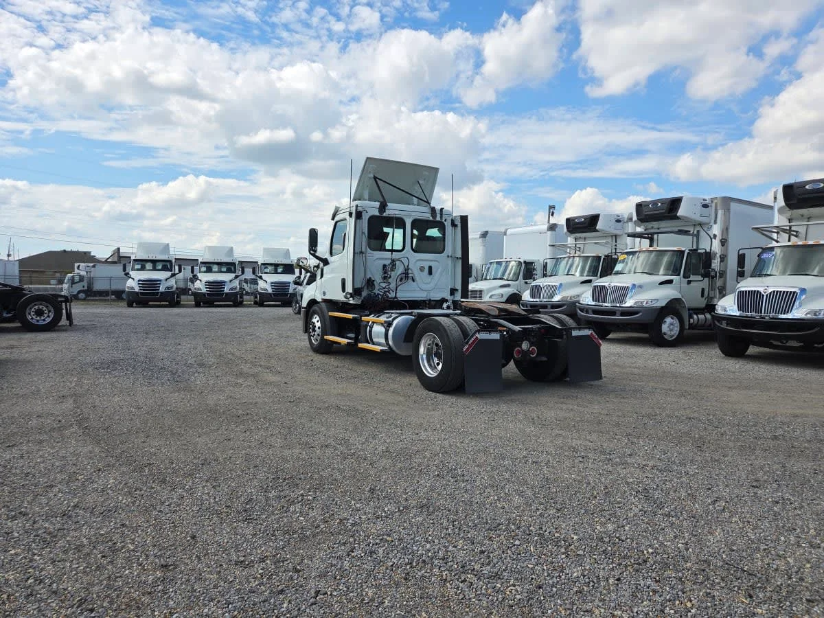 2020 Freightliner Cascadia in St. Rose, LA — photo 6