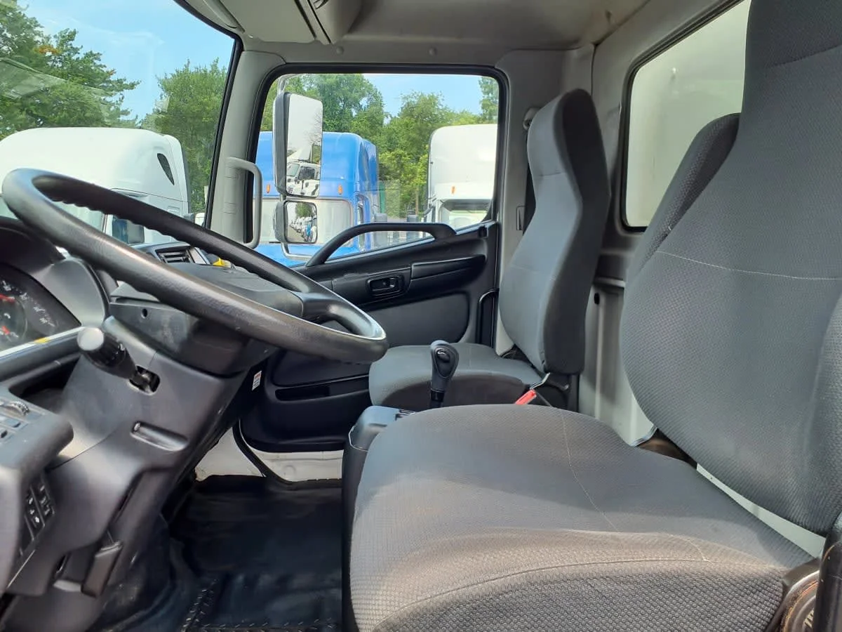 2018 Hino 338 - image 11
