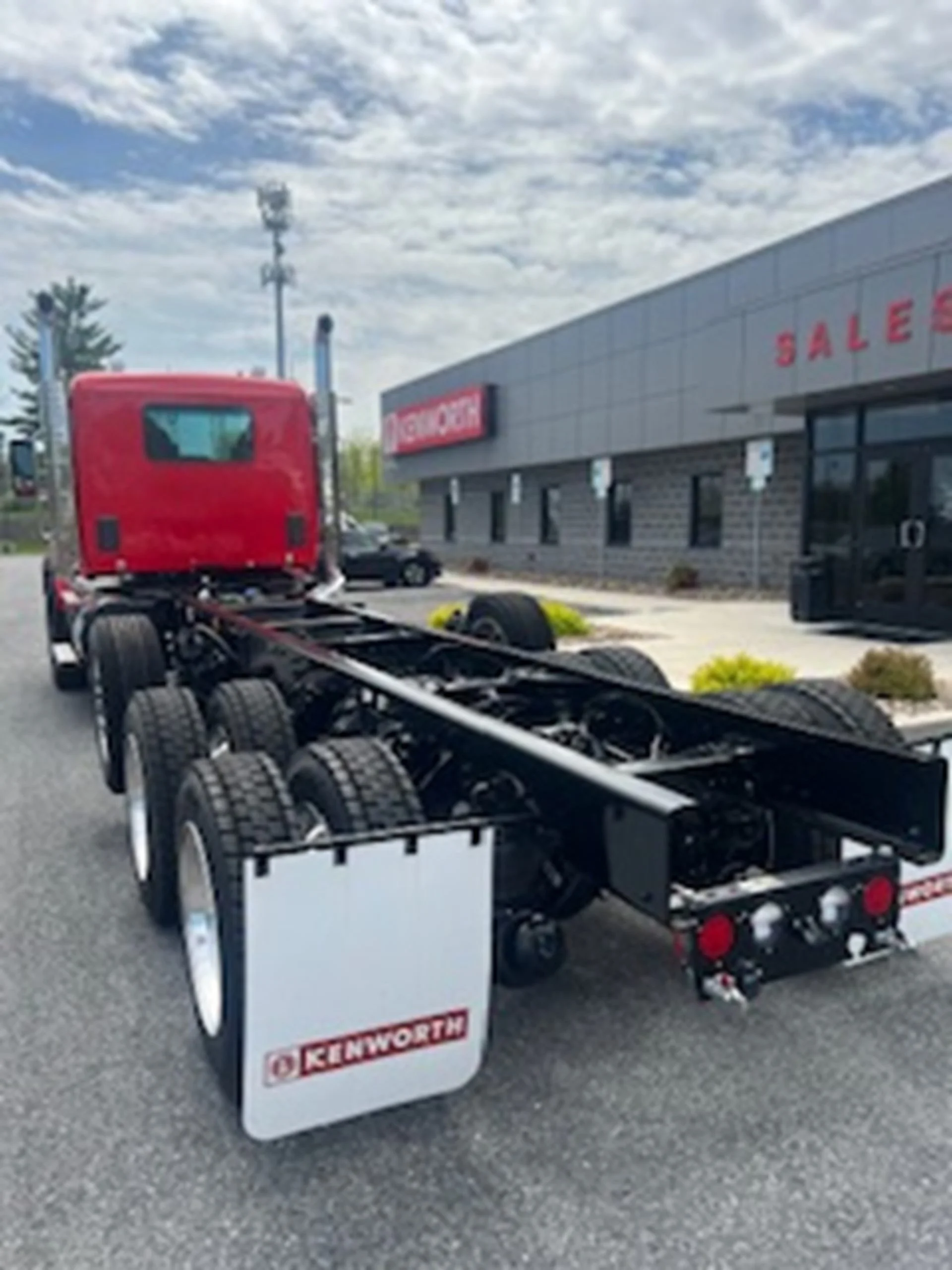 2025 Kenworth T880 - image 6