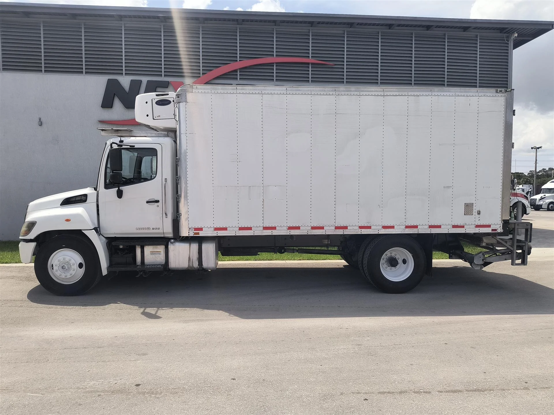 2019 Hino 268 - image 5