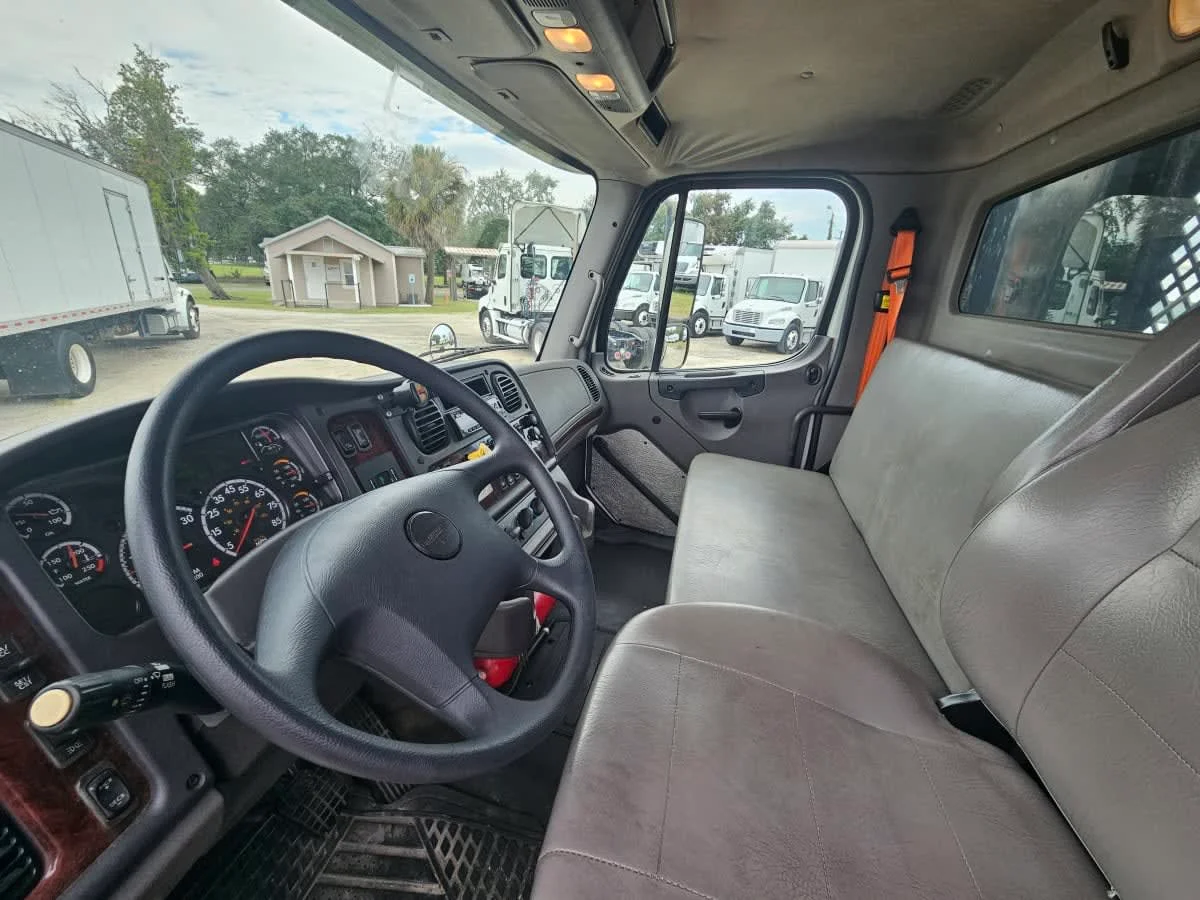 2019 Freightliner M2 106 in Orlando, FL — photo 7