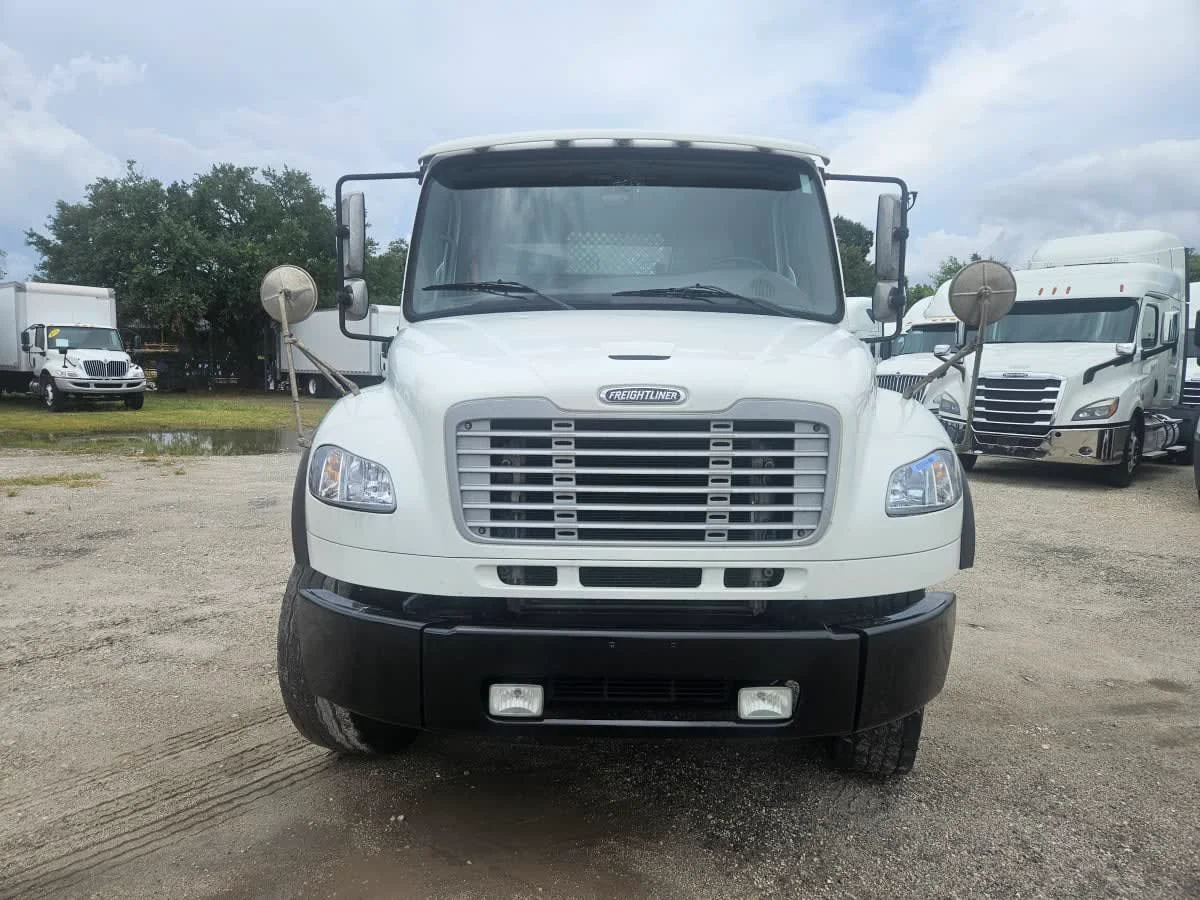 2019 Freightliner M2 106 in Orlando, FL — photo 2
