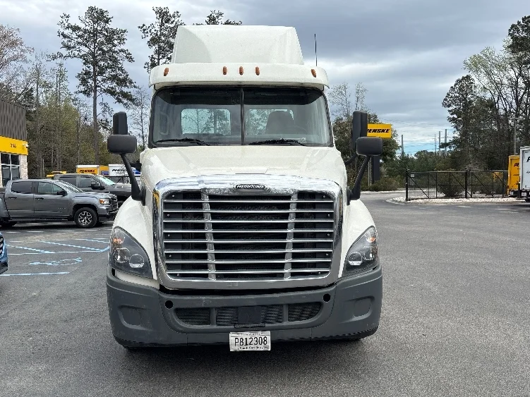 2019 Freightliner Cascadia in Ladson, SC — photo 2