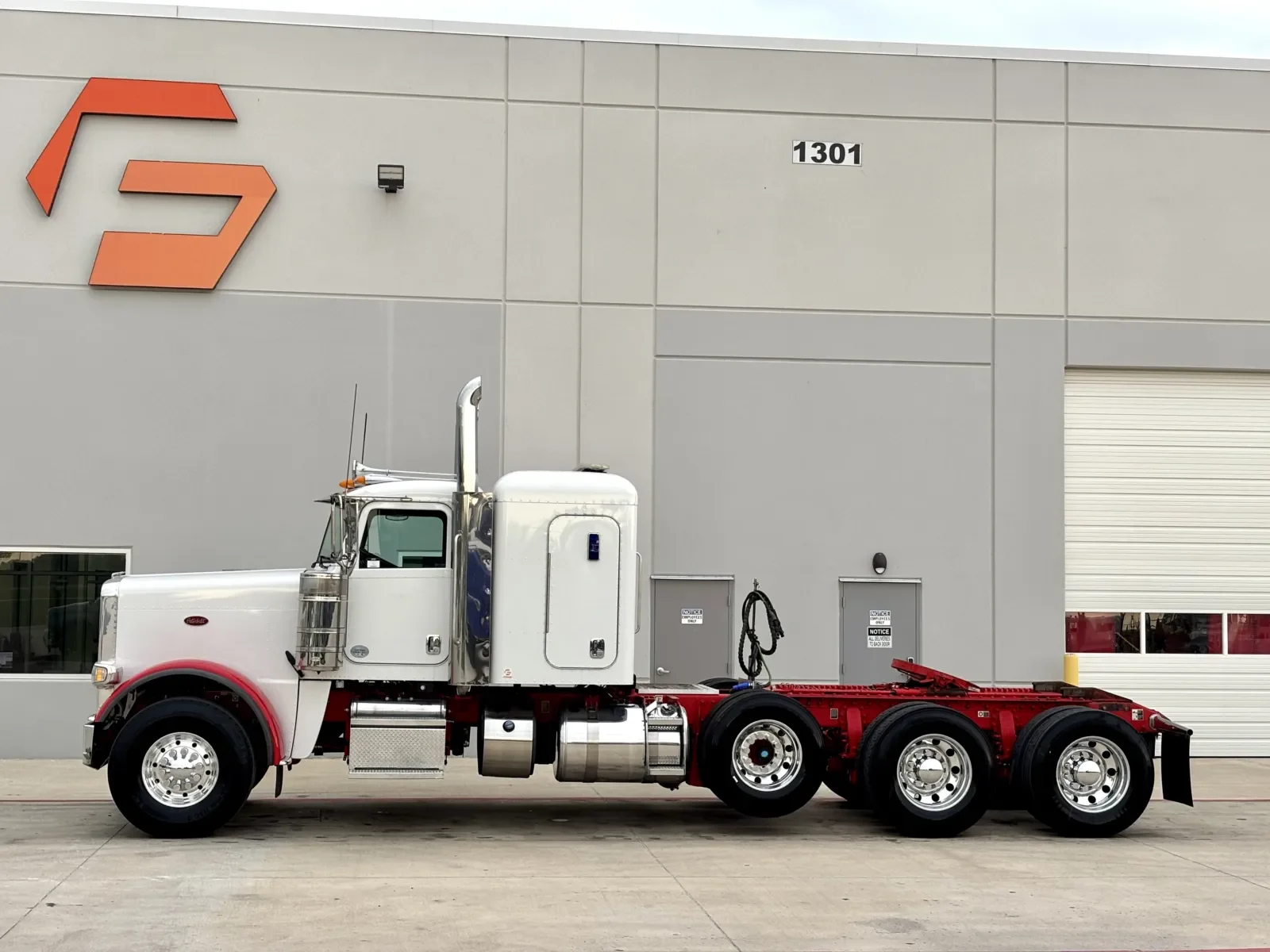 2021 Peterbilt 389 - image 4
