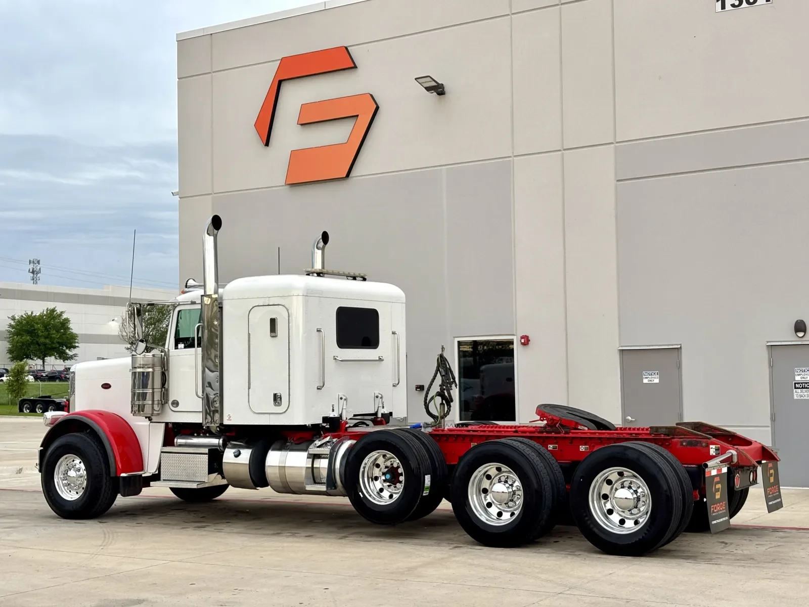 2021 Peterbilt 389 - image 6
