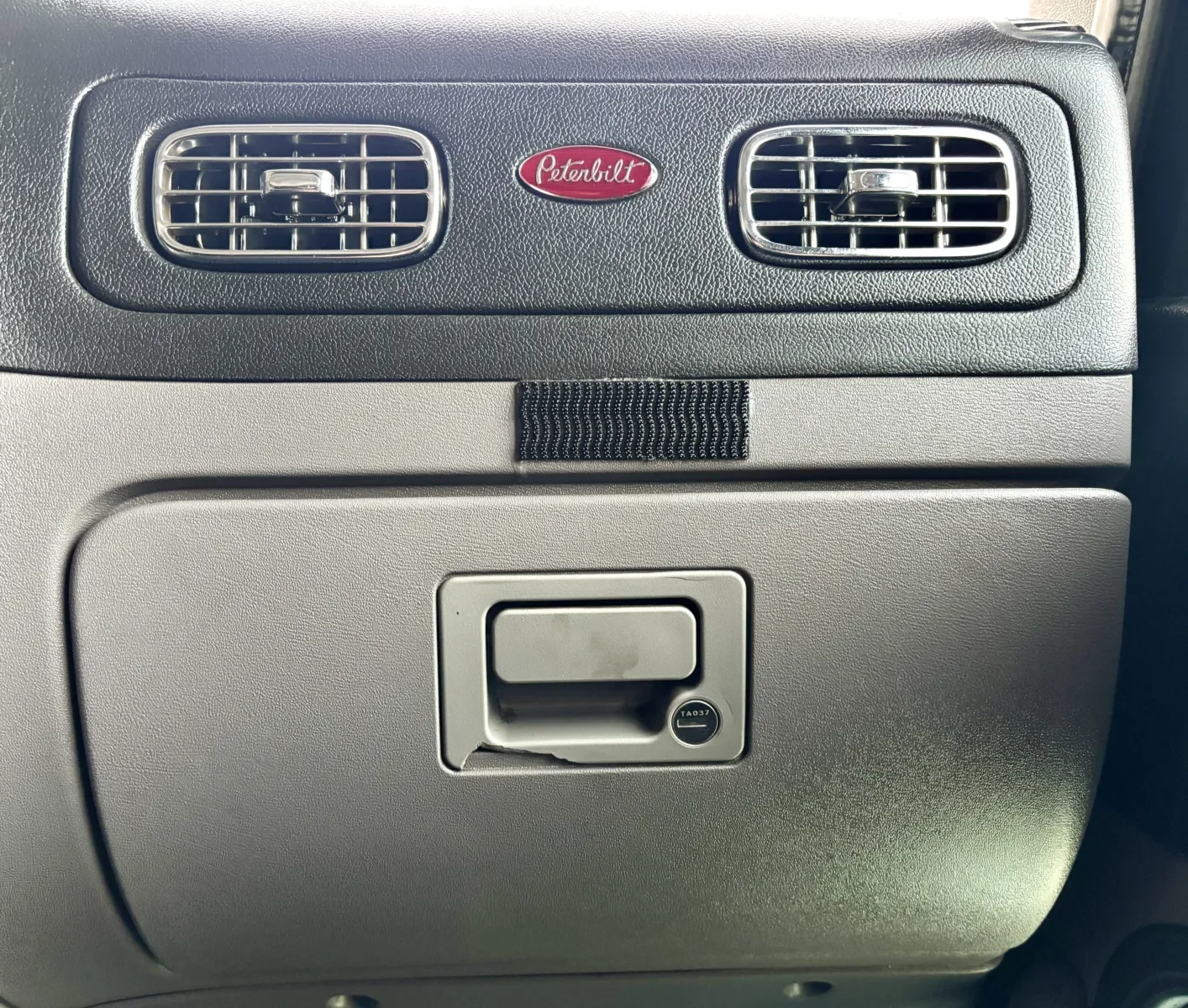 2021 Peterbilt 389 - image 19