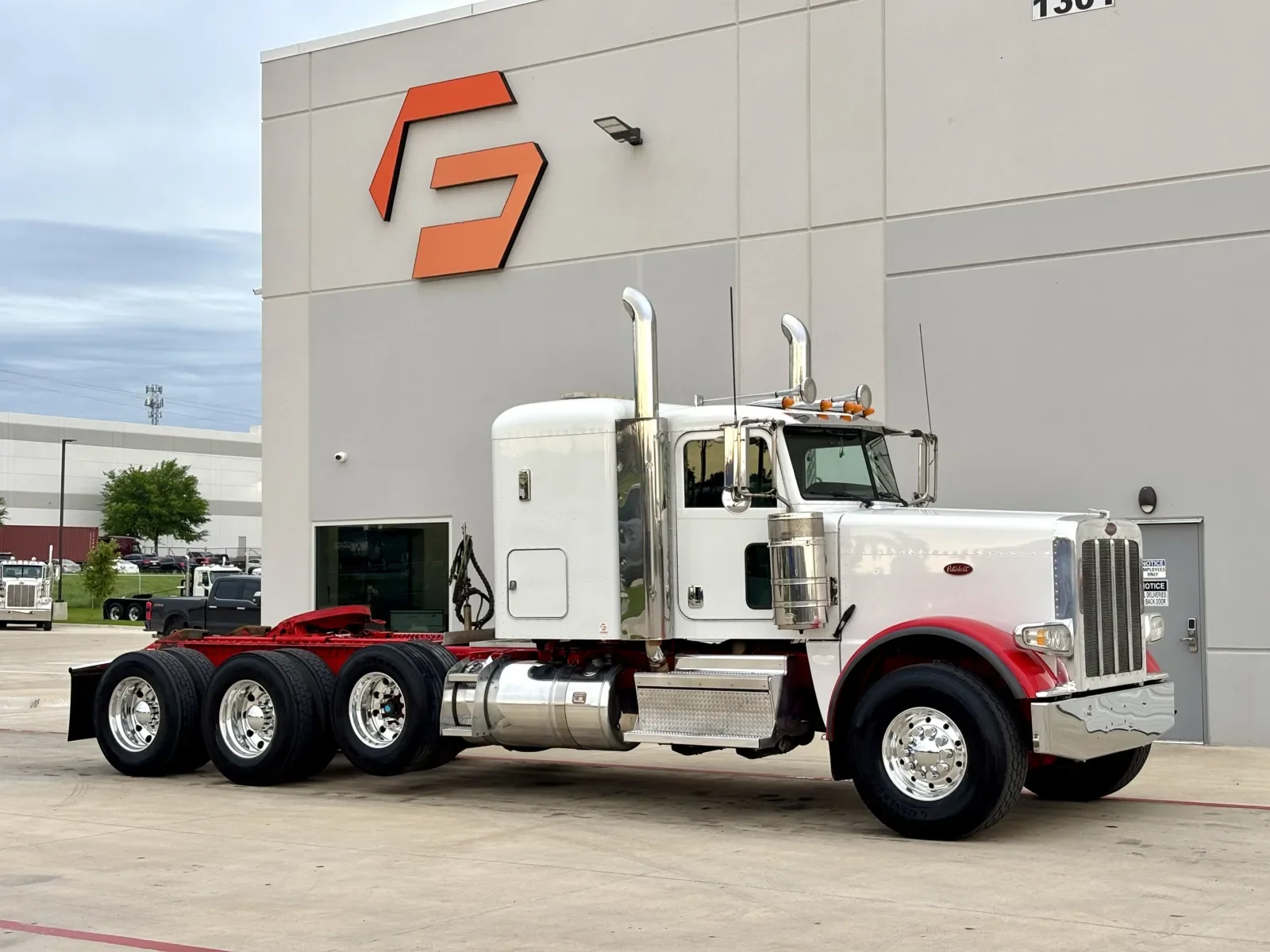 2021 Peterbilt 389 in Hutchins, TX