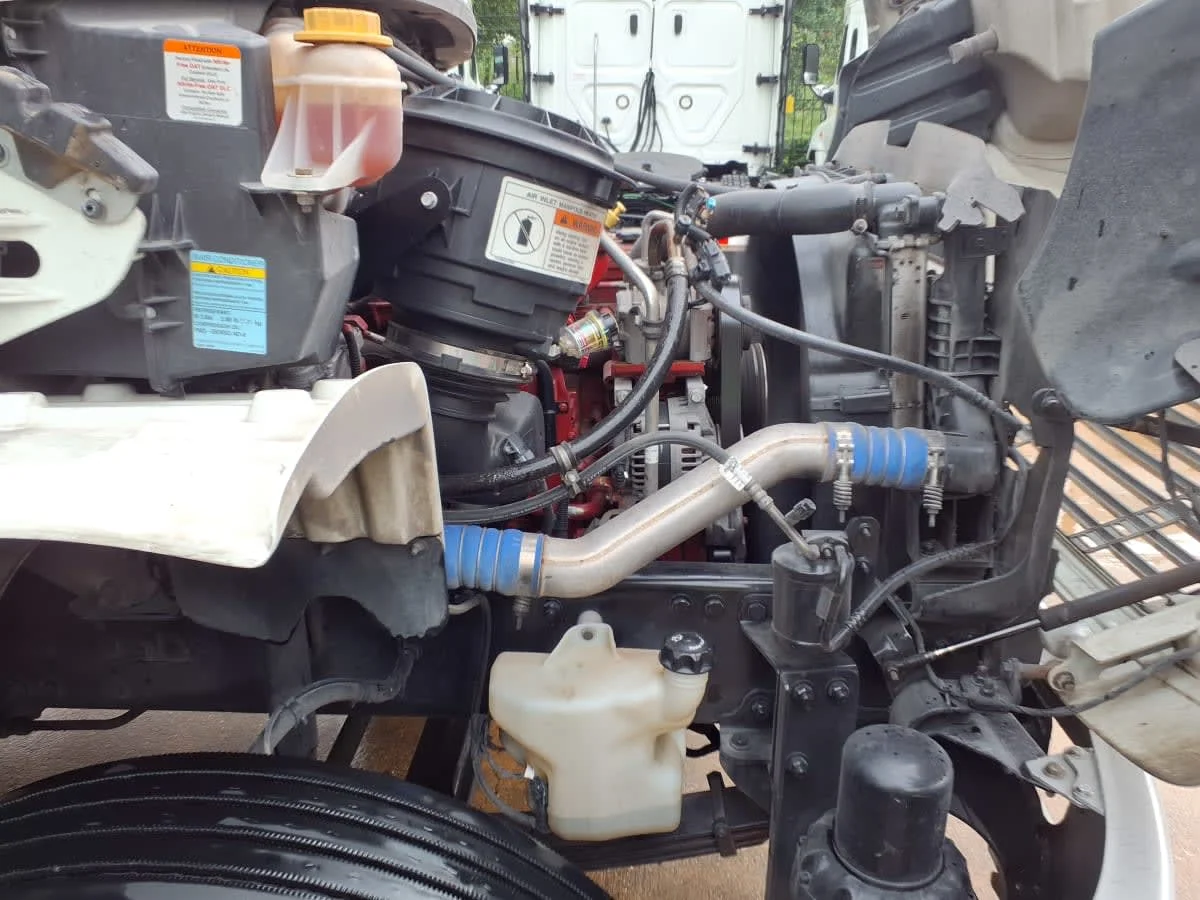 2019 Freightliner M2 106 in Houston, TX — photo 10