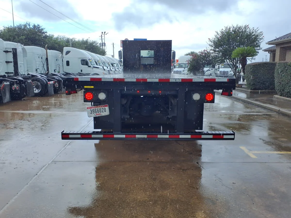 2019 Freightliner M2 106 in Houston, TX — photo 5
