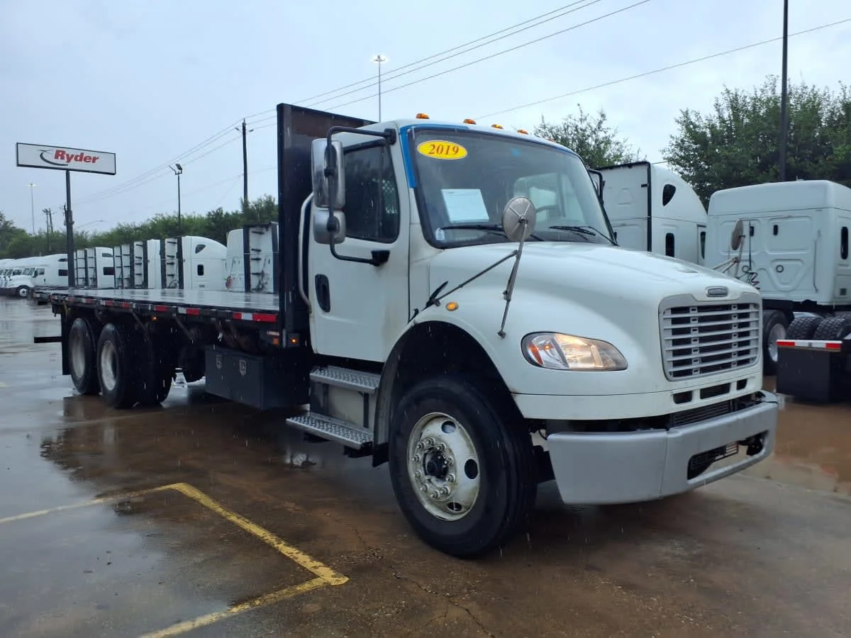 2019 Freightliner M2 106 in Houston, TX — photo 3