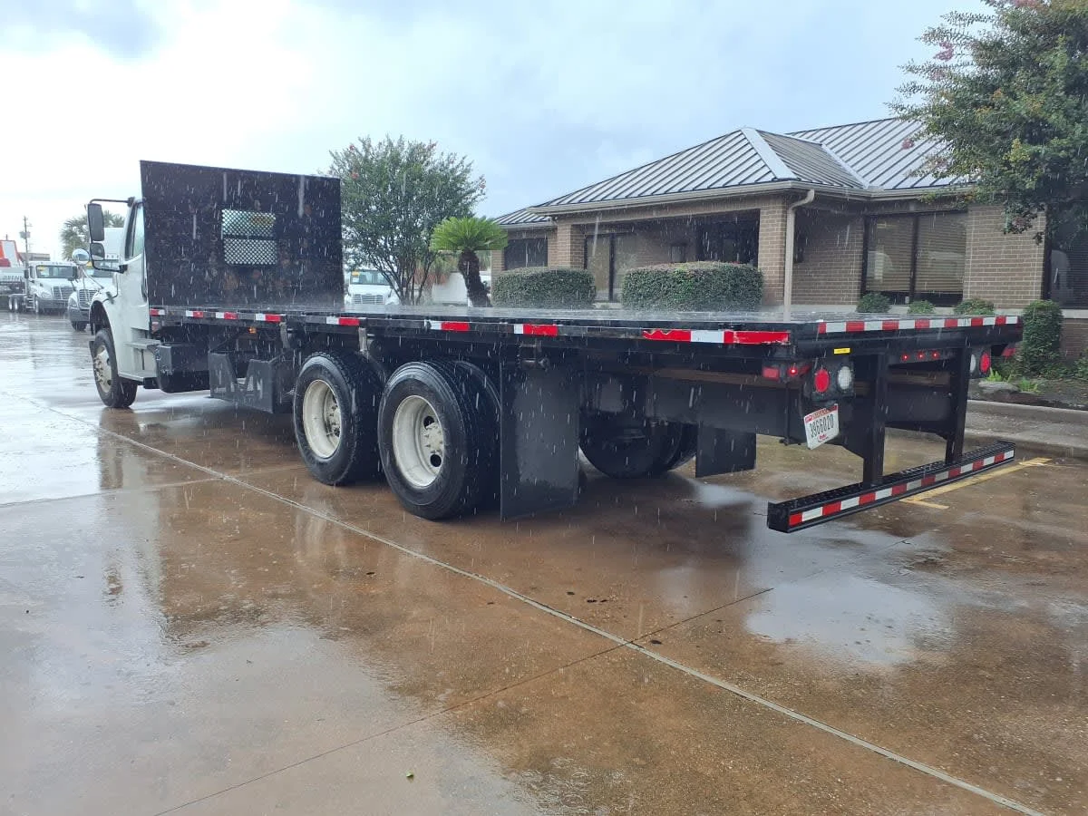 2019 Freightliner M2 106 in Houston, TX — photo 6