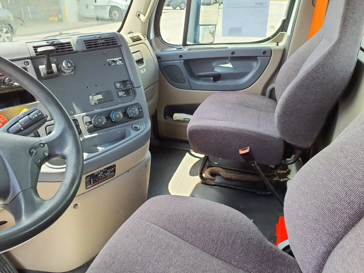 2018 Freightliner Cascadia in Oak Creek, WI — photo 7