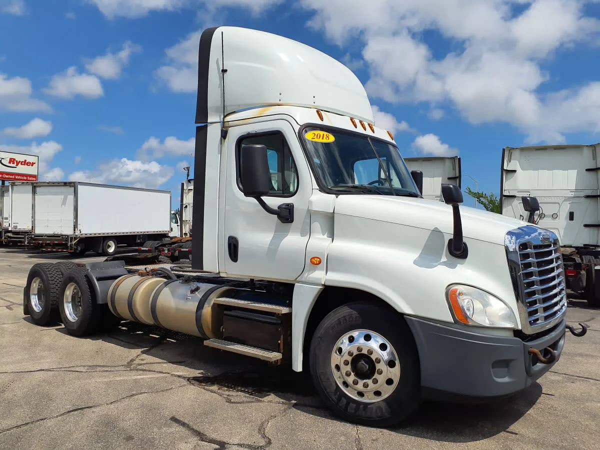 2018 Freightliner Cascadia in Oak Creek, WI — photo 3