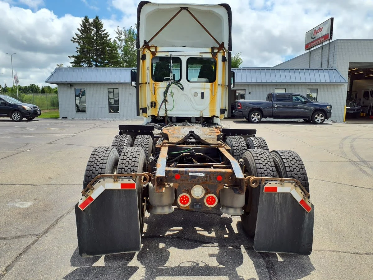 2018 Freightliner Cascadia in Oak Creek, WI — photo 5