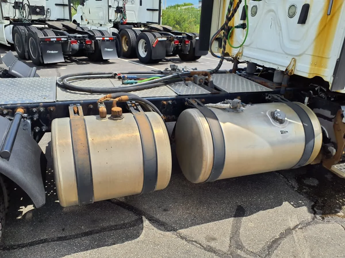 2018 Freightliner Cascadia in Oak Creek, WI — photo 13