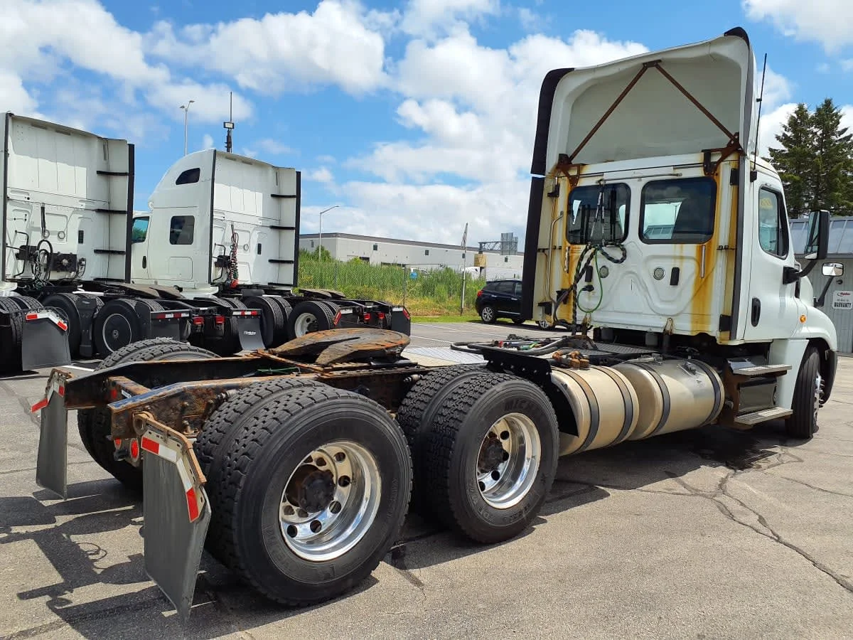 2018 Freightliner Cascadia in Oak Creek, WI — photo 4