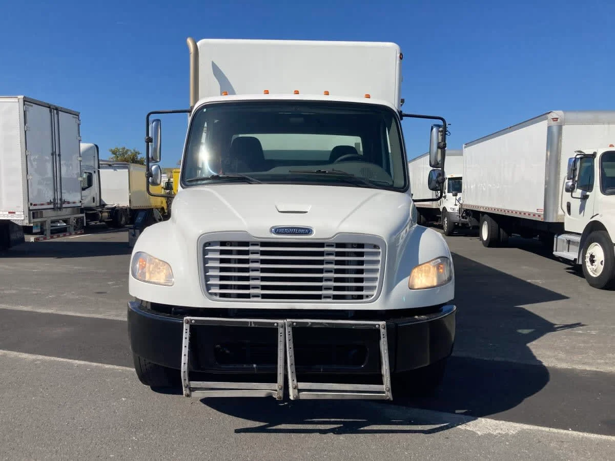 2014 Freightliner M2 106 - image 2