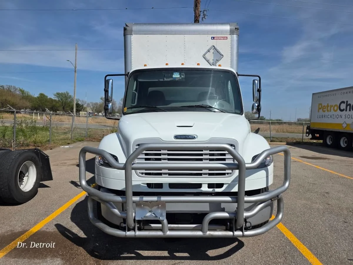 2023 Freightliner M2 106 in Kansas City, MO — photo 2