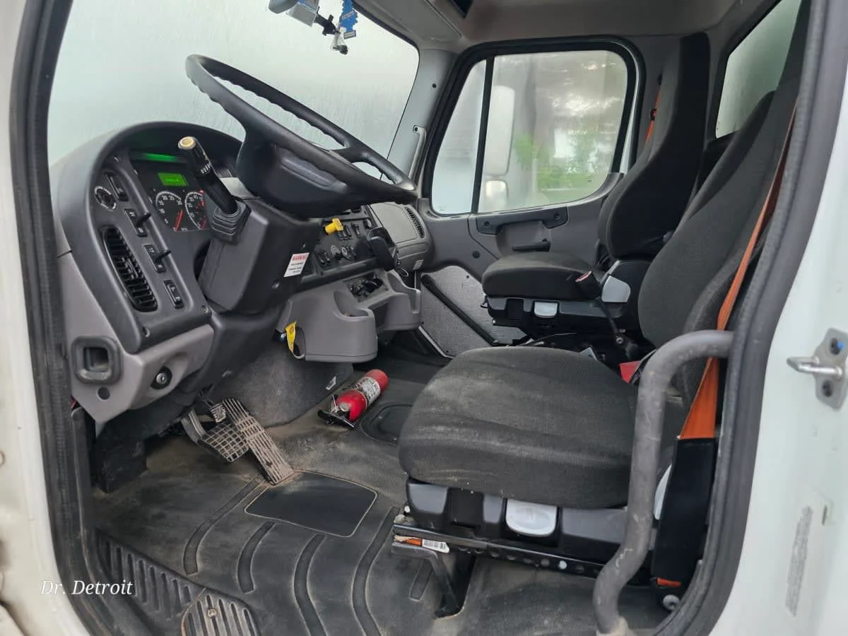 2023 Freightliner M2 106 in Kansas City, MO — photo 9