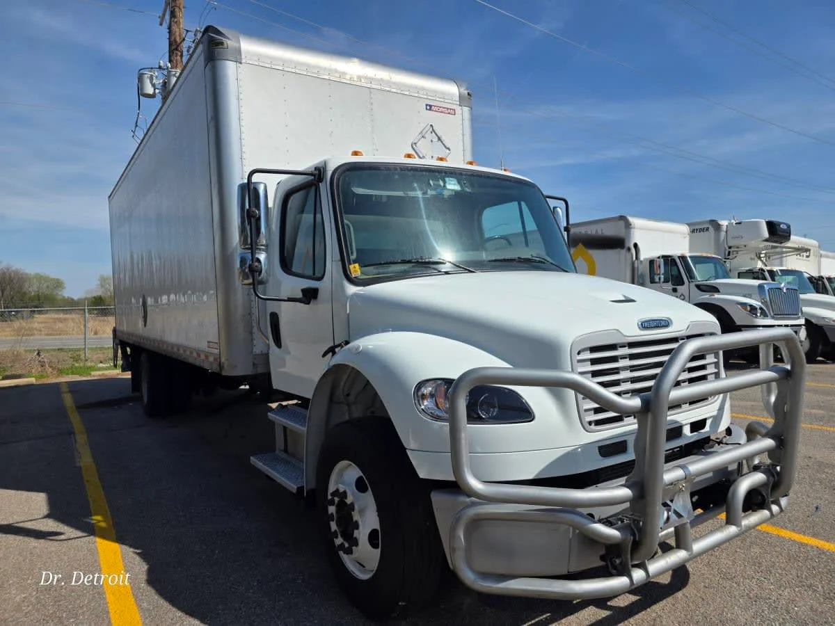 2023 Freightliner M2 106 in Kansas City, MO — photo 3