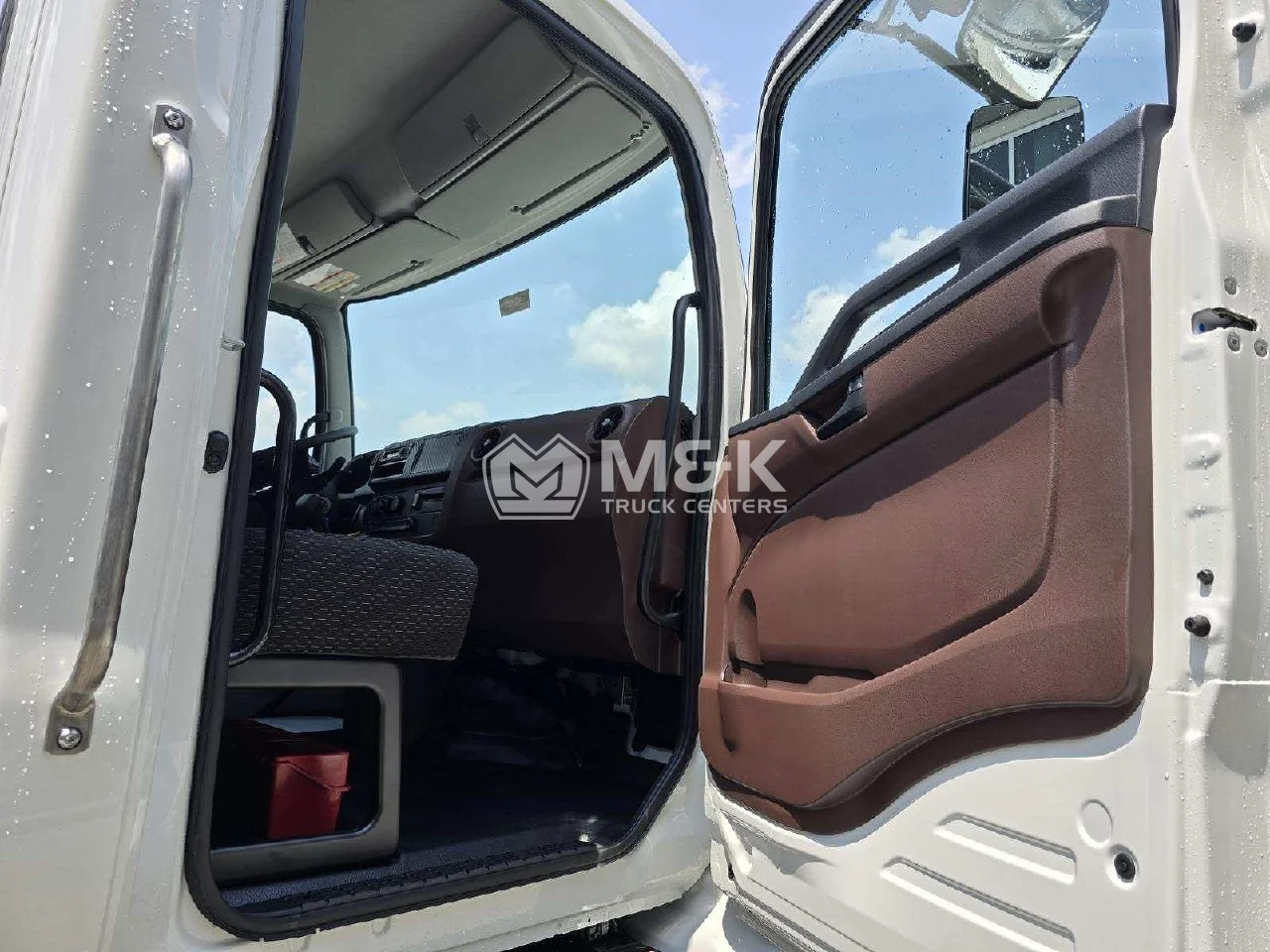 2025 Hino in Toledo, OH — photo 8