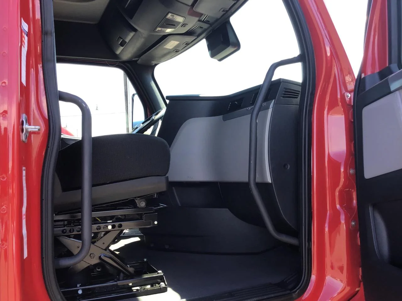 2022 Freightliner Cascadia in Pacific, WA — photo 4