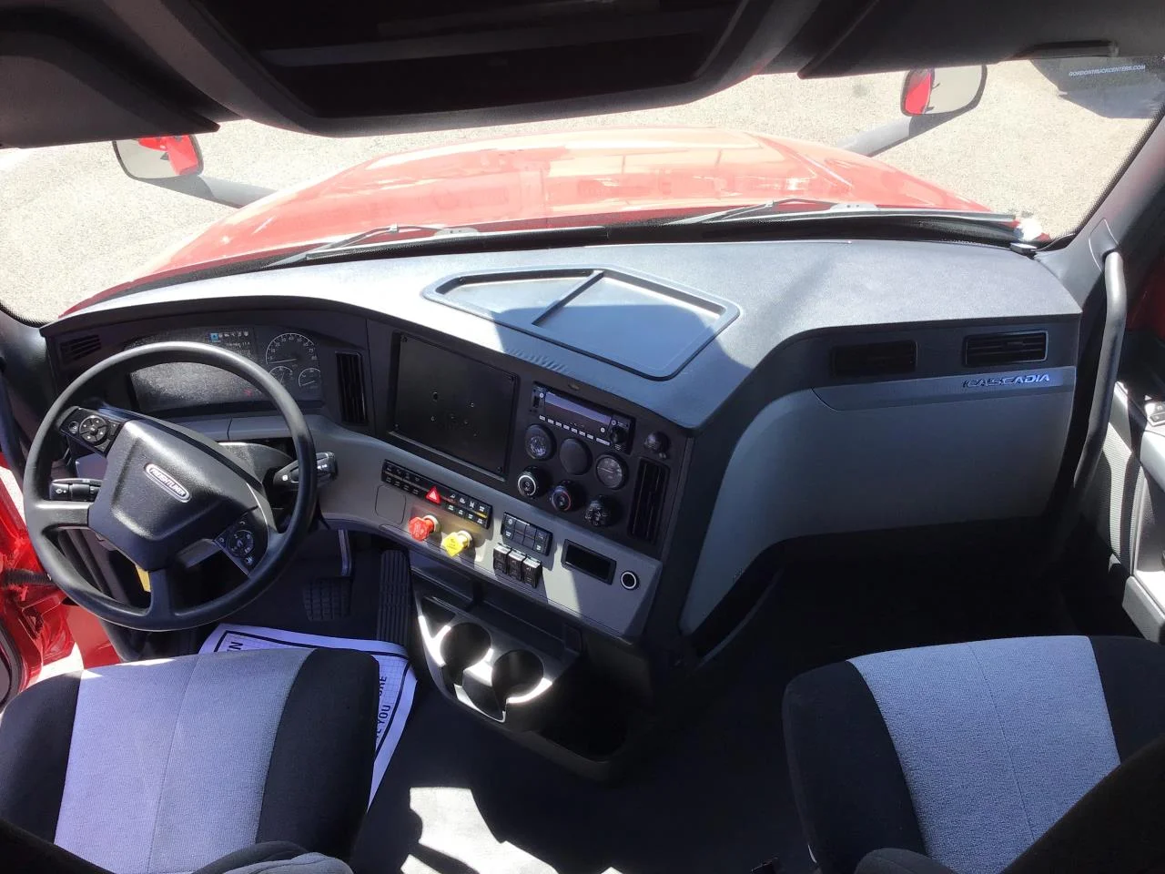 2022 Freightliner Cascadia in Pacific, WA — photo 10