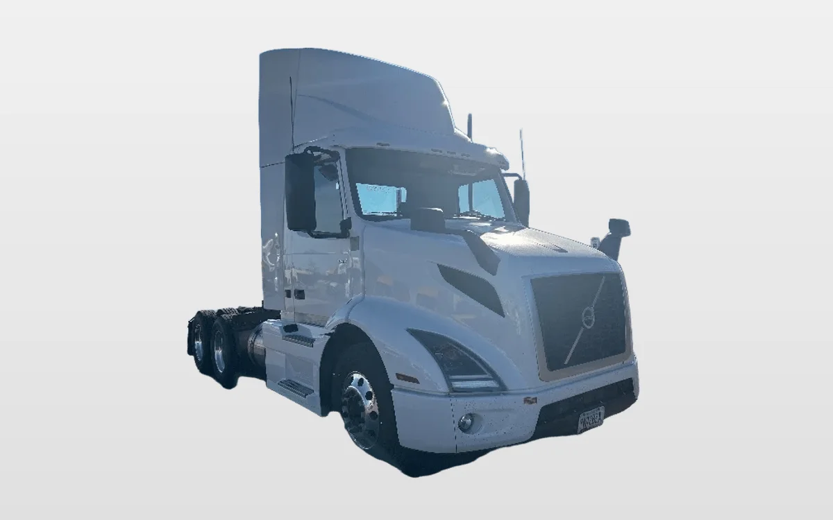 2021 Volvo VNR 640 - image 1