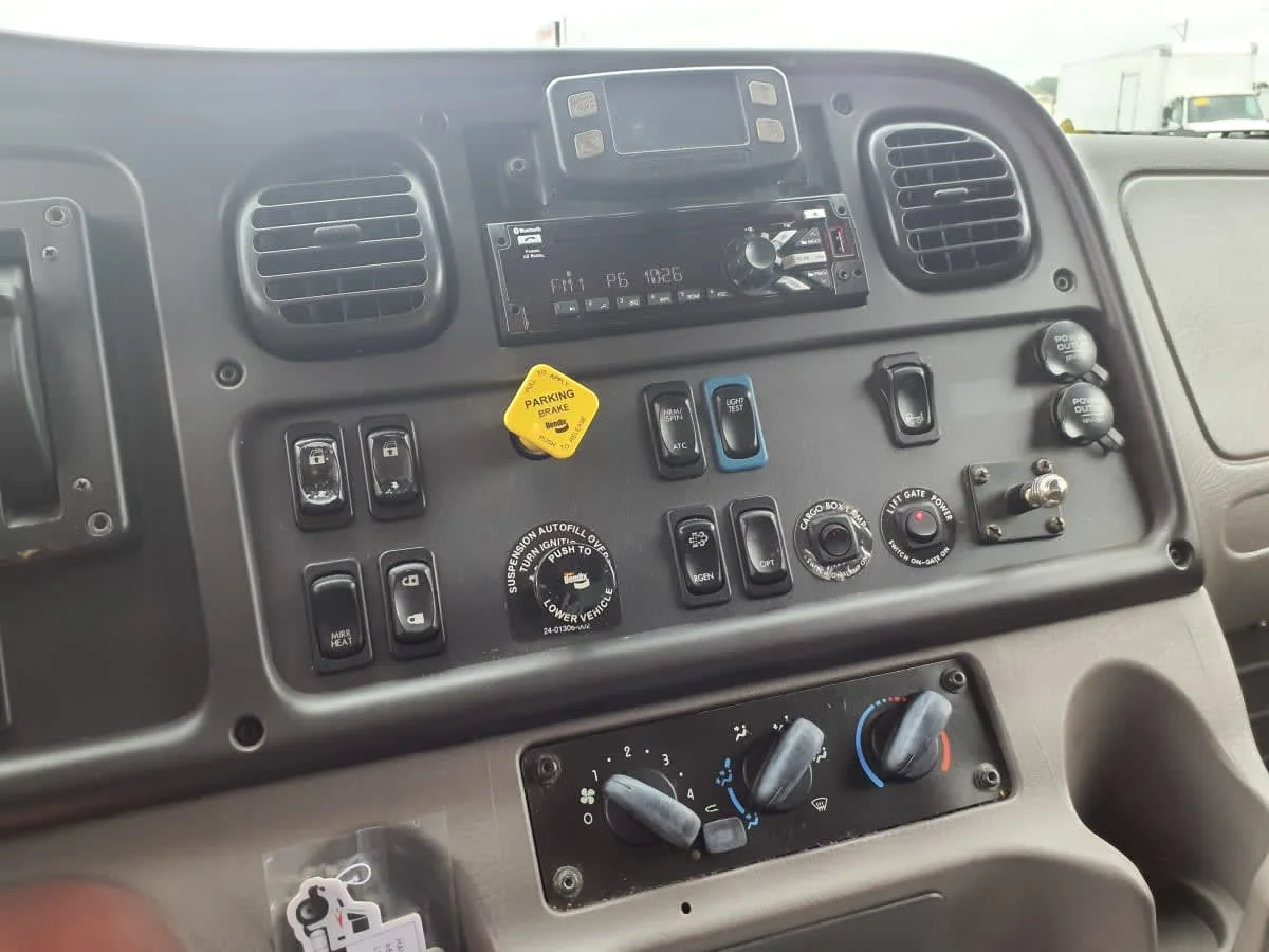 2018 Freightliner M2 106 in Clarksville, IN — photo 14