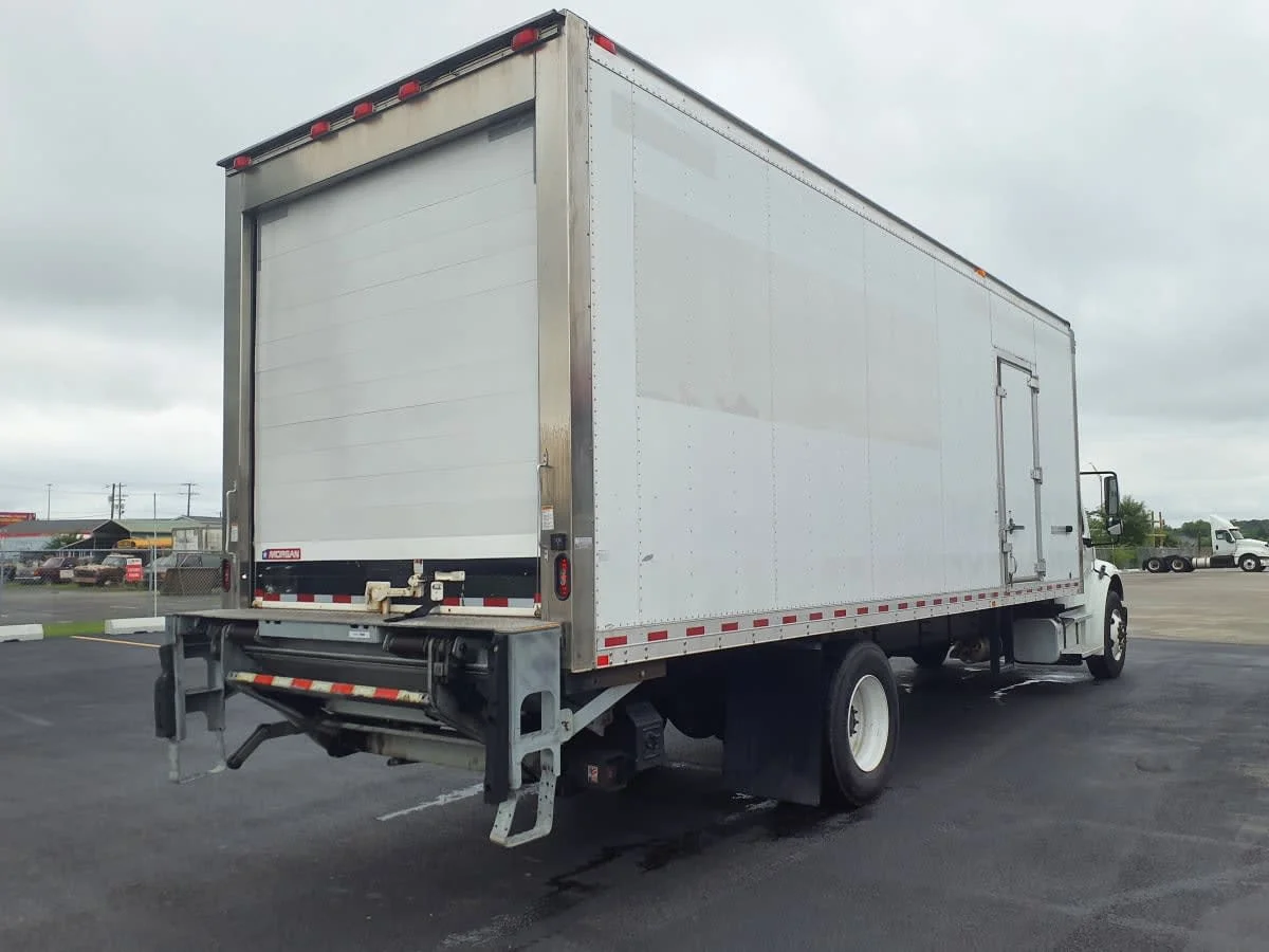 2018 Freightliner M2 106 in Clarksville, IN — photo 4