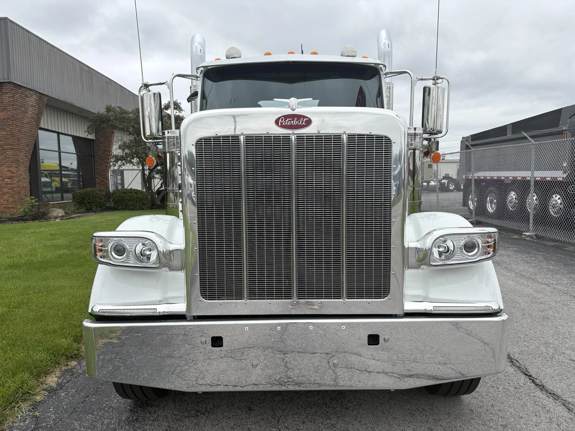 2027 Peterbilt 589 in Findlay, OH — photo 3