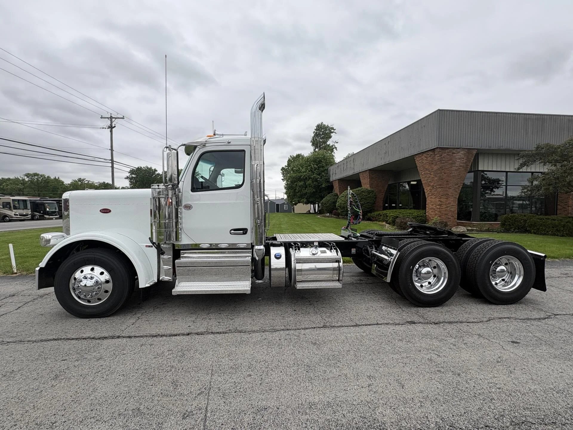 2027 Peterbilt 589 in Findlay, OH — photo 4